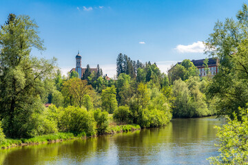 Fototapeta premium Beuerberg bei Eurasburg an der Loisach in Oberbayern