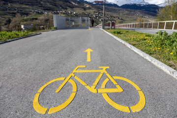 signalisation piste cyclable - 773346877