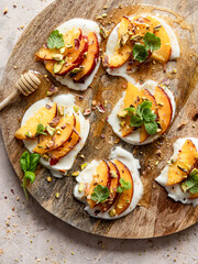 mozarella z brzoskwiniami