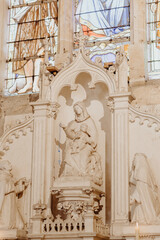 La statue de la vierge dans l 'église
