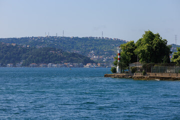 Naklejka premium Embankment and sea, beach and buildings of a southern city, public place in Turkey, on a summer sunny day