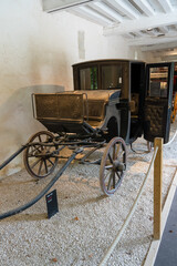antique 4-wheel horse drawn carriage