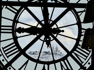 Grande horloge avec vue