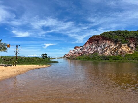 Fal&eacute;sias na praia do Gunga, Alagoas.