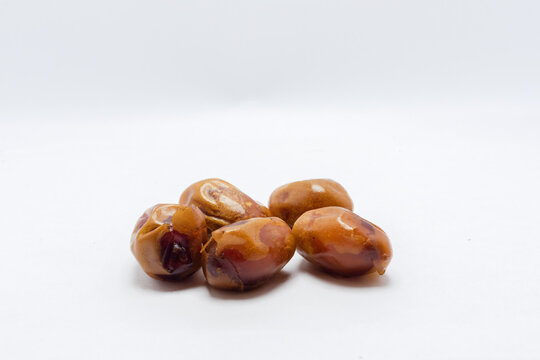 close up of a bunch of dates