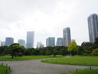 Obraz premium hama-rikyu gardens, these former imperial and shogunate gardens are a lesser-known oasis in the middle of the metropolis