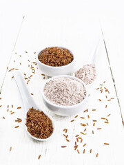 Flour red rice in bowl and spoon on wooden board