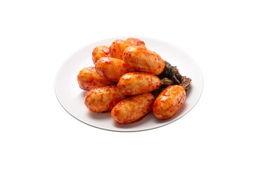 접시위에 있는 한국전통 통무김치