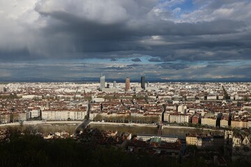 Vue d'ensemble de la ville de Lyon depuis la colline de Fourvière, ville de Lyon, département du...