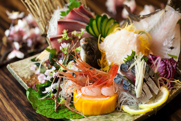 春の旬の食材を使った刺身の盛り合わせ