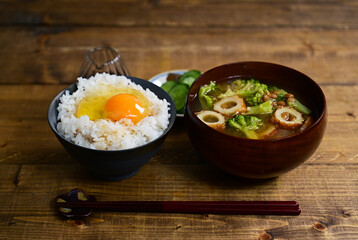 たまごかけご飯と納豆汁