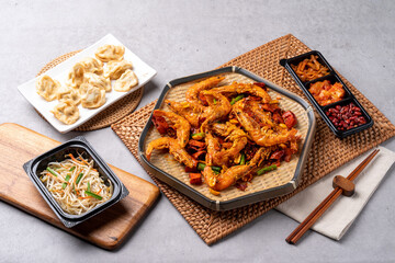 Chinese food, mala xiangguo, malatang, pheasant roe, fish meat, jisamsun, pork, fried food, fried eggs, tomatoes, fragrant shrimp, sweet and sour pork