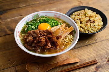 豚バラ肉のラーメンと炒飯