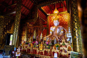 Fototapeta na wymiar Thai Buddha statue