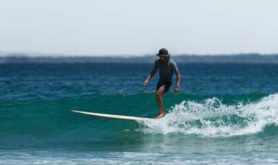 Surfen Noosa Australien - obrazy, fototapety, plakaty