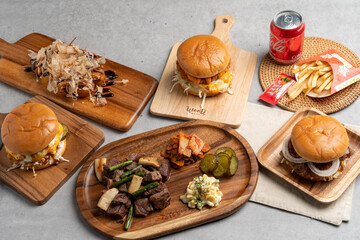 Burger, takoyaki, ham, ribs, chicken, cola, fan meat, beef, vegetables, kimchi, pickles, bread