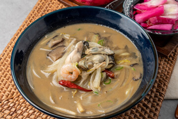 Sweet and sour pork, nurungitang, kkanpunggi, Chinese food, goultangmyeon, seafood jjamppong, jajangmyeon, side dishes,