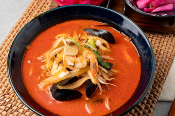 Sweet and sour pork, nurungitang, kkanpunggi, Chinese food, goultangmyeon, seafood jjamppong, jajangmyeon, side dishes,