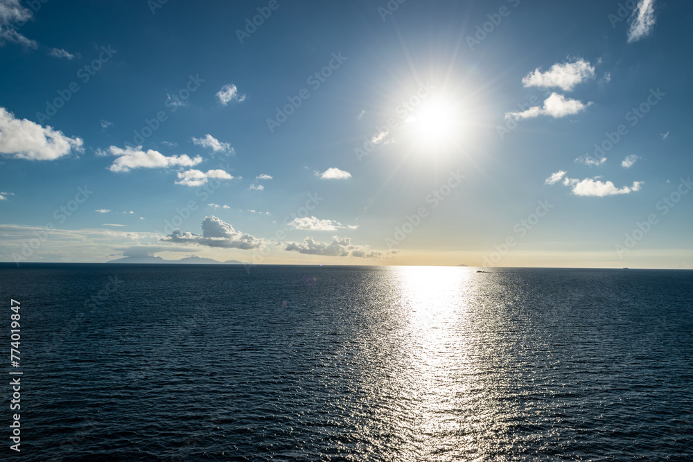 Poster Seascape with sun reflection in the water. Caribbean Sea.