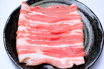 白背景で撮影した豚バラ肉