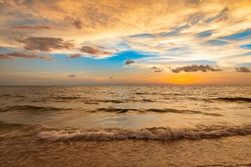 Fototapeta na wymiar Golden sunset over the serene ocean. Naples Beach, Florida