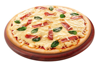 pizza de queijo com presunto e manjericão sobre prato de madeira isolado em fundo transparente