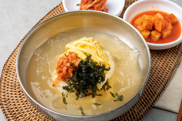 Korean food, snack food, rice, kimbap, vegetables, cheese, spicy, chili peppers, carrots, tuna, little ones, feast, noodles, bibim, cold, soybean noodles, clams, kalguksu