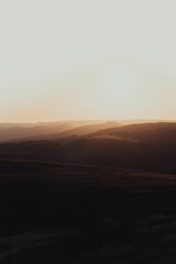 Obraz premium Vertical shot of sunset over Stanage Edge in Peak District, England