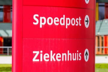Route information sign with the Dutch text for 