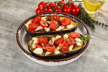 Baked eggplant with cheese and tomato