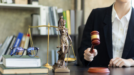 judge holds givel wood tapped on the wooden base to read verdict for victims and defendants to know the verdict obtained from the evidence and the lawyer's defense of the case. court decision concept - obrazy, fototapety, plakaty