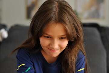 adolescente sorridente 