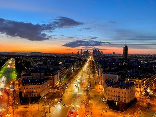 Zachód słońca z Łuku Triumfalnego. Paryż.