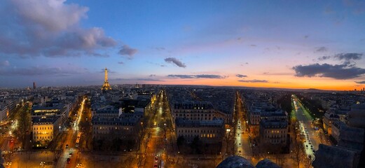 Panorama Paryża z Łuku Triumfalnego.