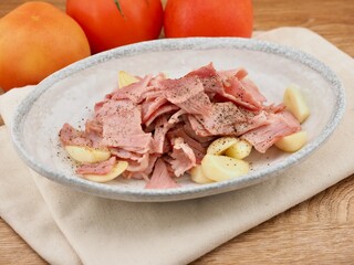 얇게 썰은 삼겹살 마늘볶음, 베이컨, 요리