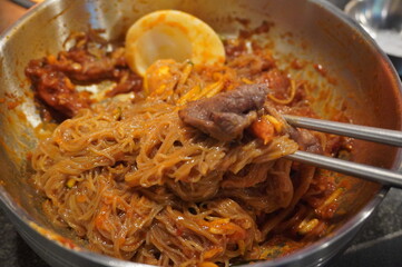 한국에서 저녁으로 먹은 냉면과 소고기
