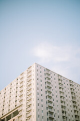 Fototapeta premium a luxury apartment in Bogor with a clear sky as a background