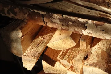 Rolgordijnen Dry logs of birch firewood © MIKHAIL BATURITSKII	