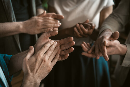 A group of business professionals, including team members and freelancers, applause together in a show of teamwork and cooperation.
