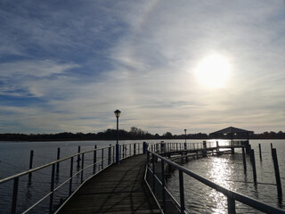 Fototapeta na wymiar Seebrücke im Sonnenlicht