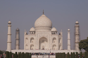 Obraz premium Taj Mahal India Monument Architecture Landmark Mughal UNESCO History Mausoleum Symbol Love Emperor Shah Jahan Agra Marble Dome Minarets Reflection River Yamuna Sunrise Magnificent