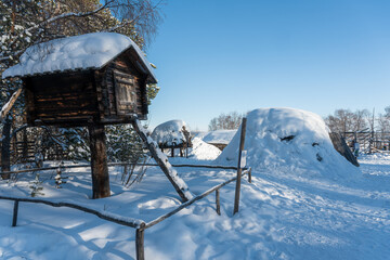 Maison et habitation traditionnelle du peuple Sami en Laponie en Suède