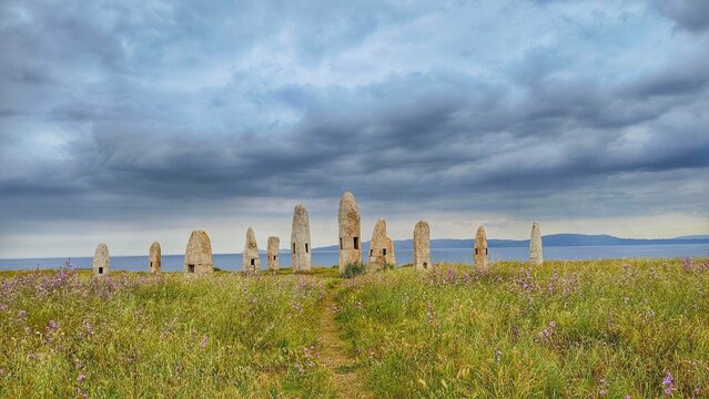 Menhires por la Paz en el Campo de A Rata en A Coru&ntilde;a, Galicia