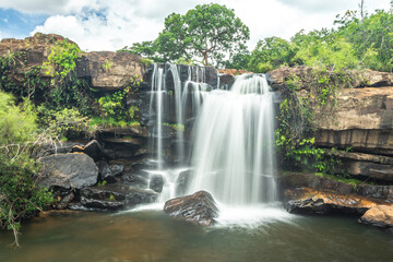 Fototapeta premium Cachoeira no distrito de Rodeador, na cidade de Monjolos, Estado de Minas Gerais, Brasil