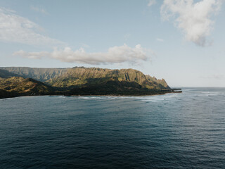 Fototapeta na wymiar Hawaii mountain scape 