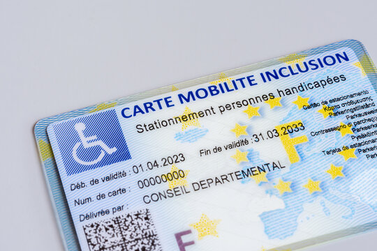 Carte mobilit&eacute; inclusion stationnement personnes handicap&eacute;es. Validit&eacute; jusqu'en mars 2033.