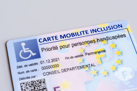 Carte mobilit&eacute; inclusion priorit&eacute; pour personnes handicap&eacute;es. Validit&eacute; permanente.