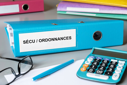 S&eacute;curit&eacute; Sociale. Classeur de rangement de papiers.