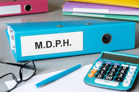 Dossier MDPH.  Maison D&eacute;partementale des Personnes Handicap&eacute;es.  Classeur de rangement de papiers.