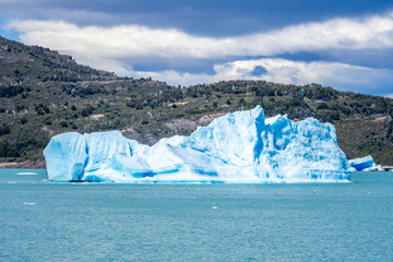Iceberg floating at Lago Argentina in Patagonia - 774518609
